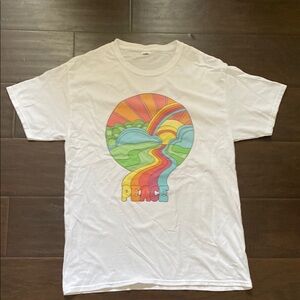 Vintage graphic PEACE t shirt.